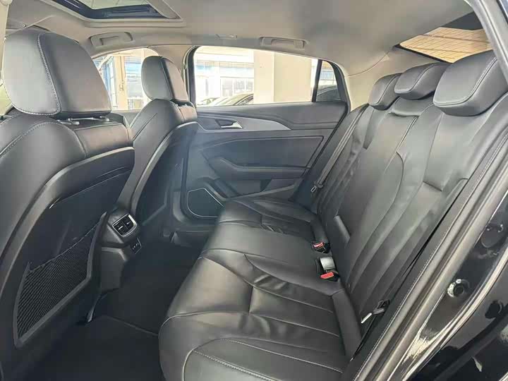 Фото 6 - Hongqi H5