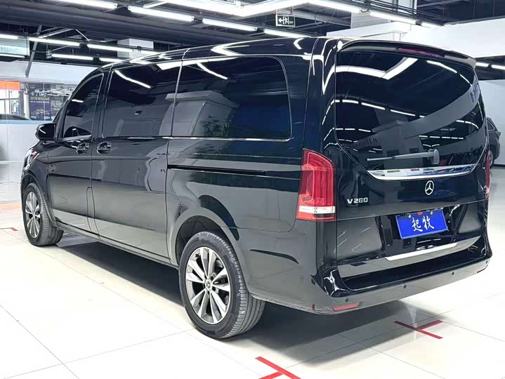 Фото 6 - Mercedes-Benz V-Class