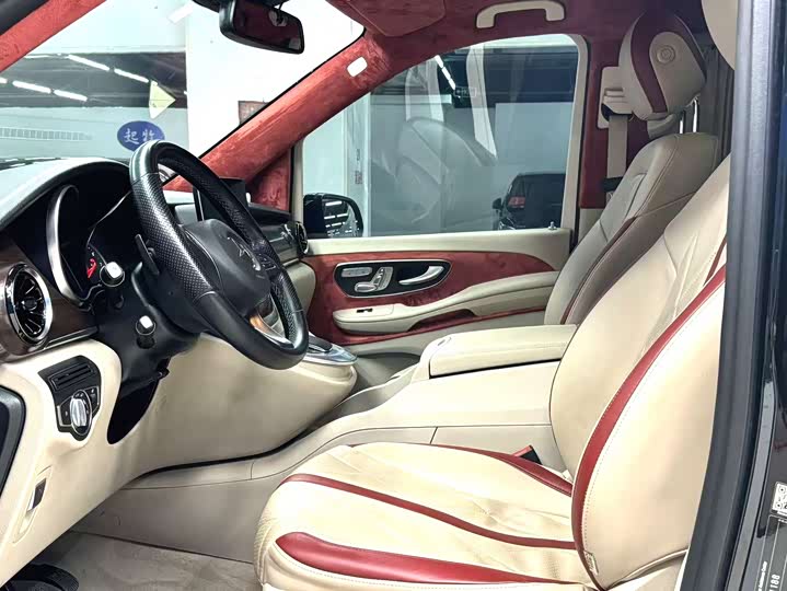 Фото 7 - Mercedes-Benz V-Class