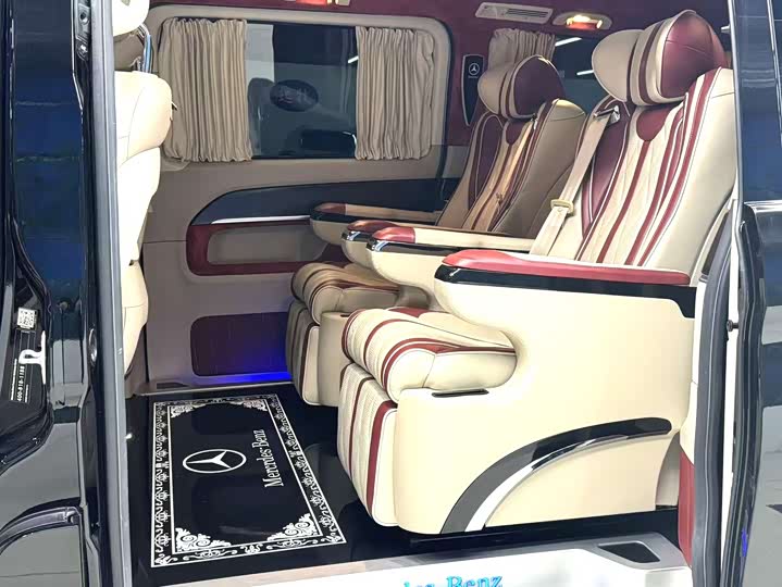 Фото 8 - Mercedes-Benz V-Class