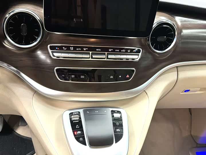 Фото 9 - Mercedes-Benz V-Class