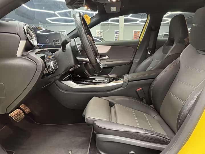 Фото 10 - Mercedes-Benz A-Class AMG