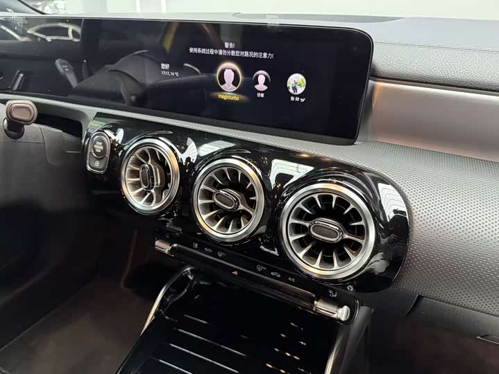 Фото 19 - Mercedes-Benz A-Class AMG