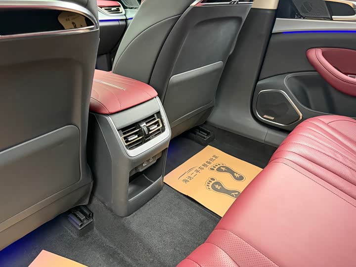 Фото 13 - Hongqi H5