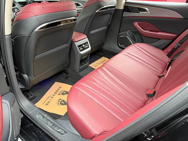 Фото 14 - Hongqi H5