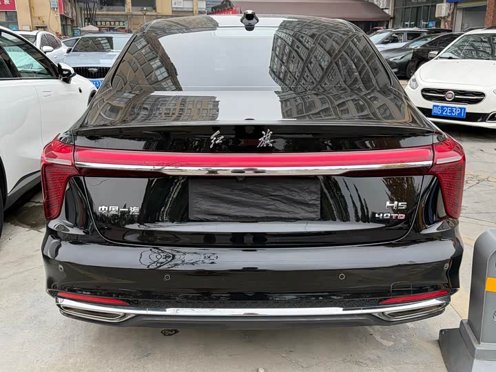 Фото 17 - Hongqi H5