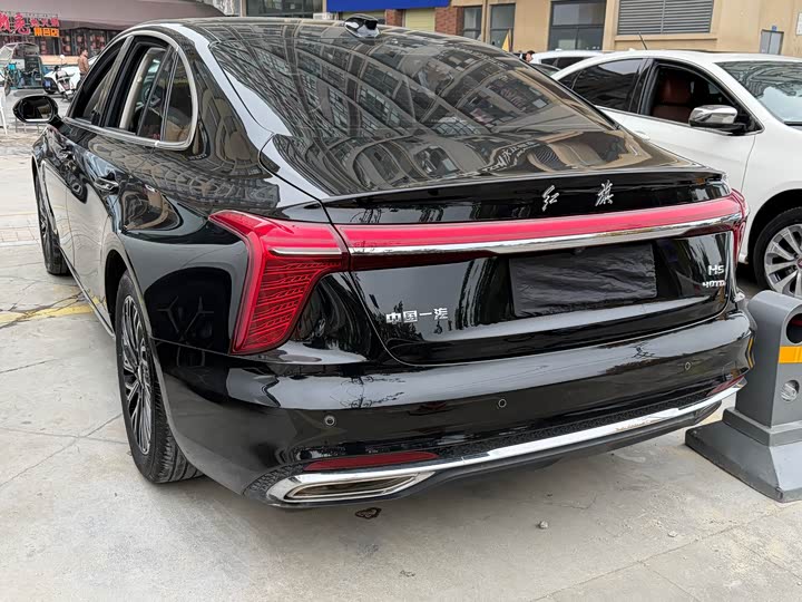 Фото 18 - Hongqi H5