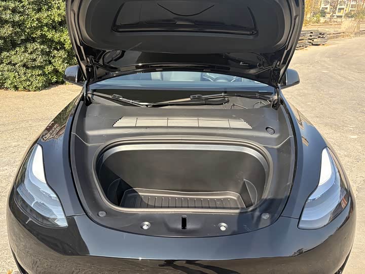 Фото 14 - Tesla Model Y