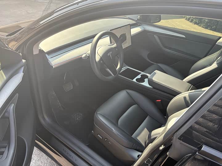 Фото 8 - Tesla Model Y