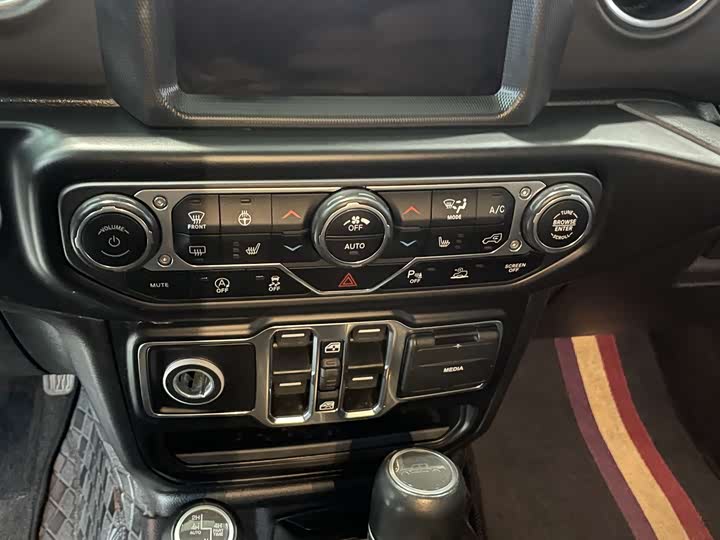 Фото 10 - Jeep Gladiator