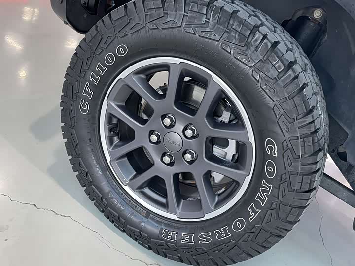 Фото 15 - Jeep Gladiator