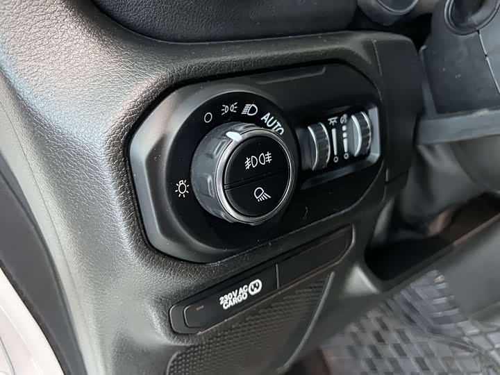 Фото 8 - Jeep Gladiator