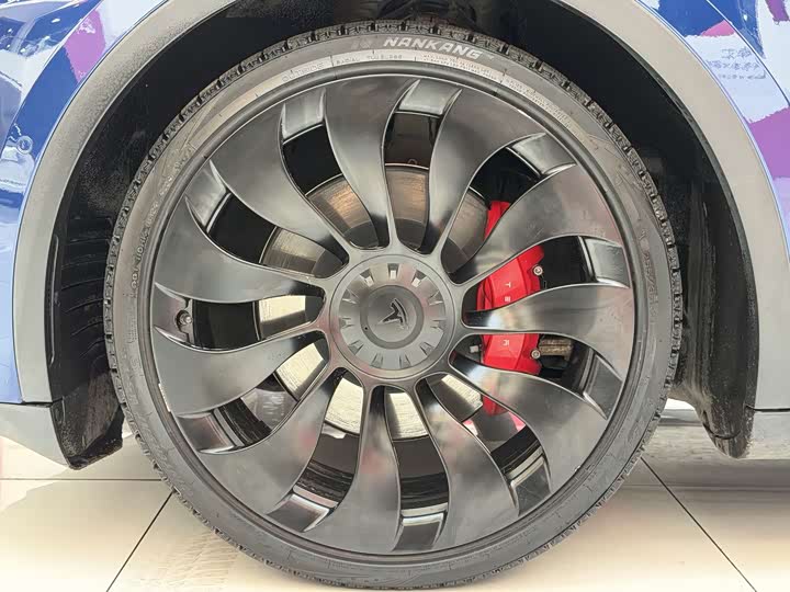 Фото 10 - Tesla Model Y