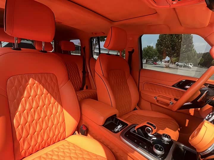 Фото 4 - Tank 300