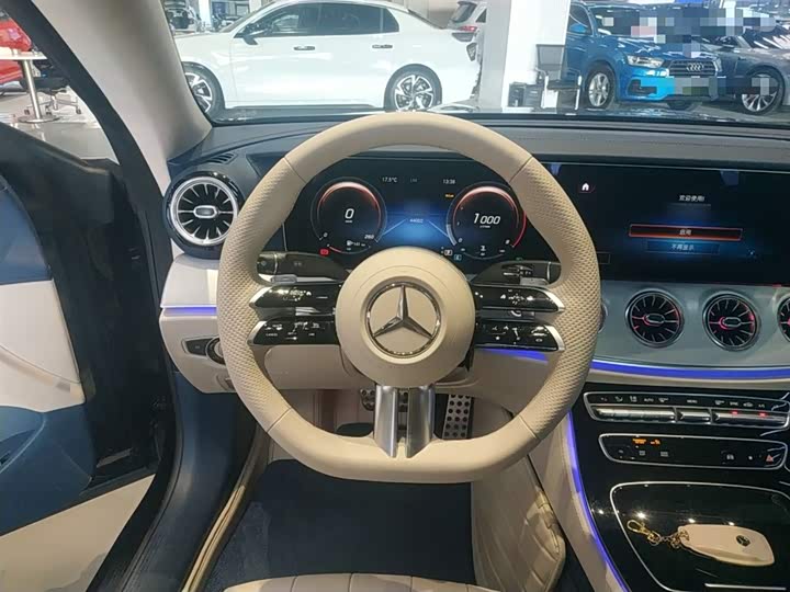 Фото 11 - Mercedes-Benz E-Class