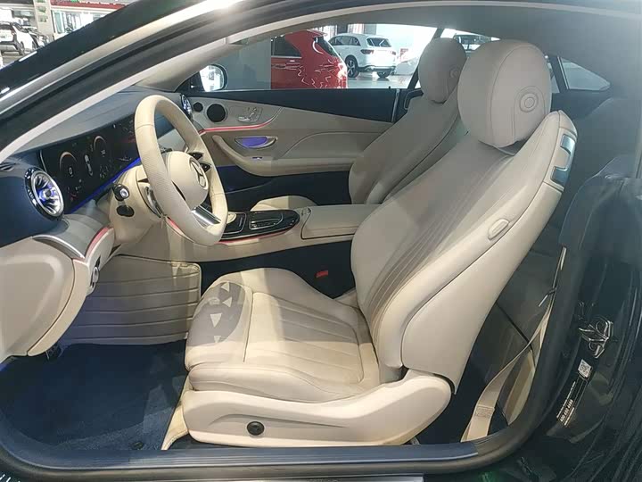 Фото 15 - Mercedes-Benz E-Class