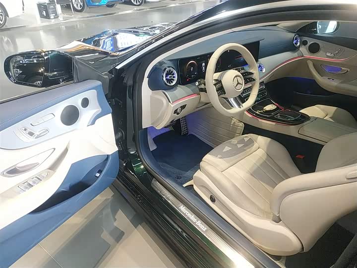 Фото 16 - Mercedes-Benz E-Class