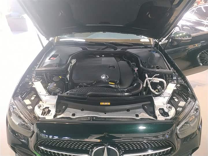 Фото 20 - Mercedes-Benz E-Class