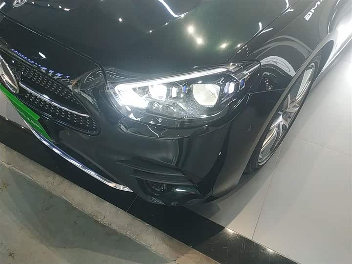 Фото 24 - Mercedes-Benz E-Class