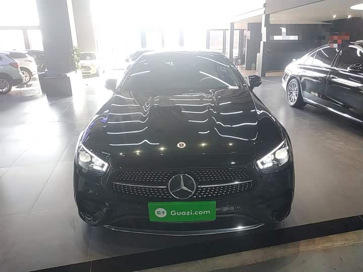 Фото 3 - Mercedes-Benz E-Class