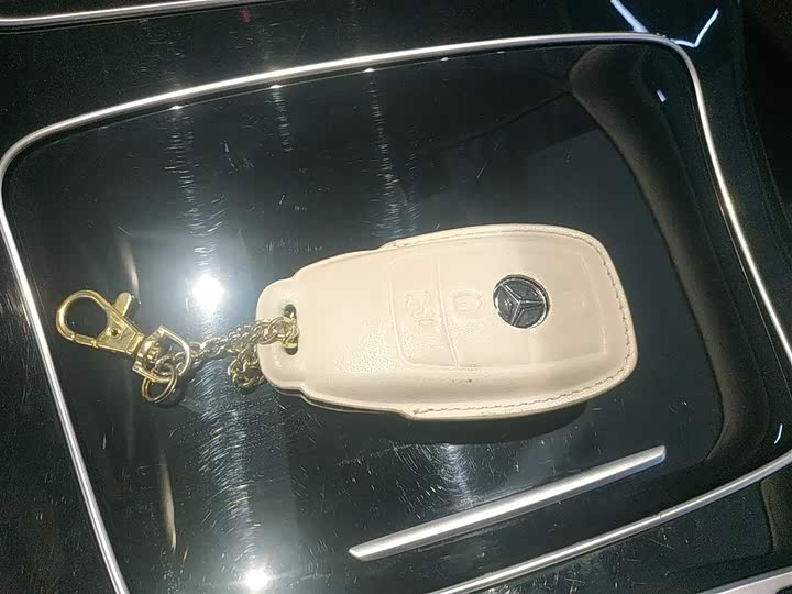 Фото 9 - Mercedes-Benz E-Class