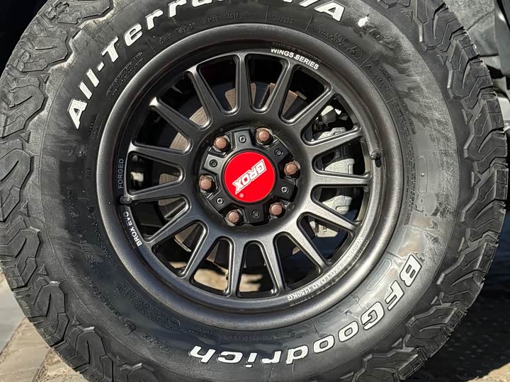 Фото 4 - Tank 300