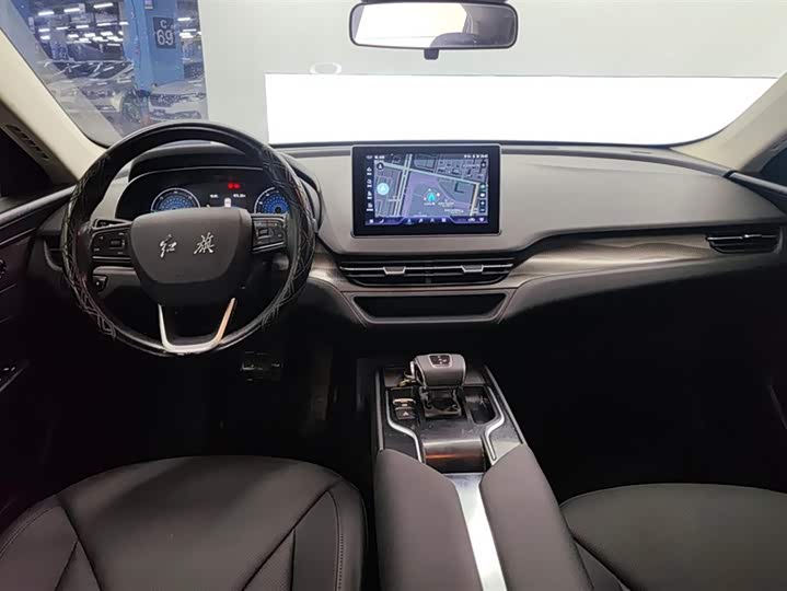 Фото 12 - Hongqi E-QM5