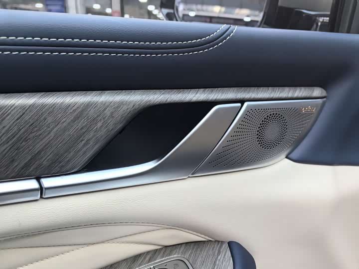 Фото 12 - Tank 500 Hybrid