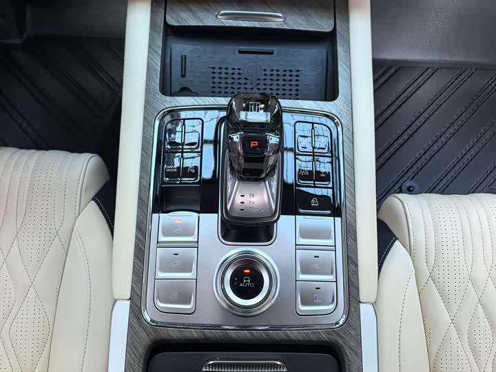 Фото 21 - Tank 500 Hybrid