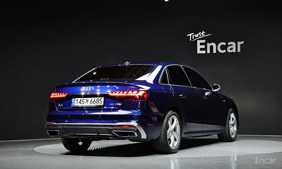 Фото 2 - Audi A4