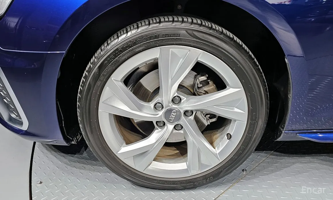 Фото 5 - Audi A4