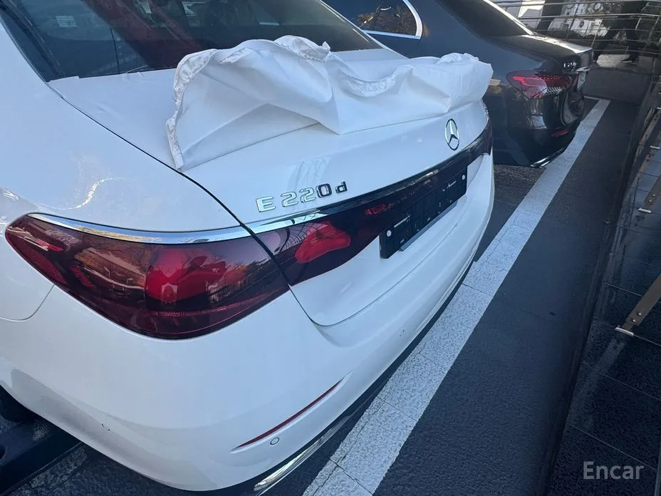 Фото 3 - Mercedes-Benz E-Class