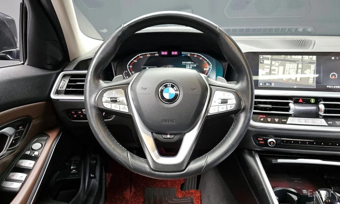 Photo 13 - BMW 3 Series