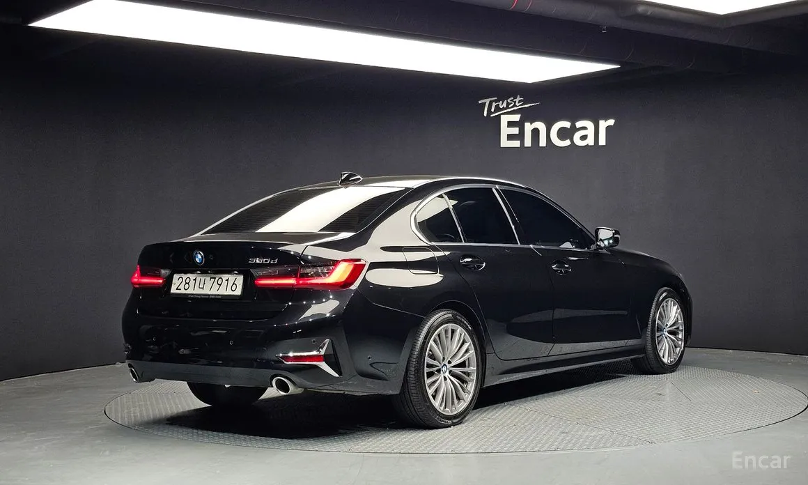 Photo 2 - BMW 3 Series