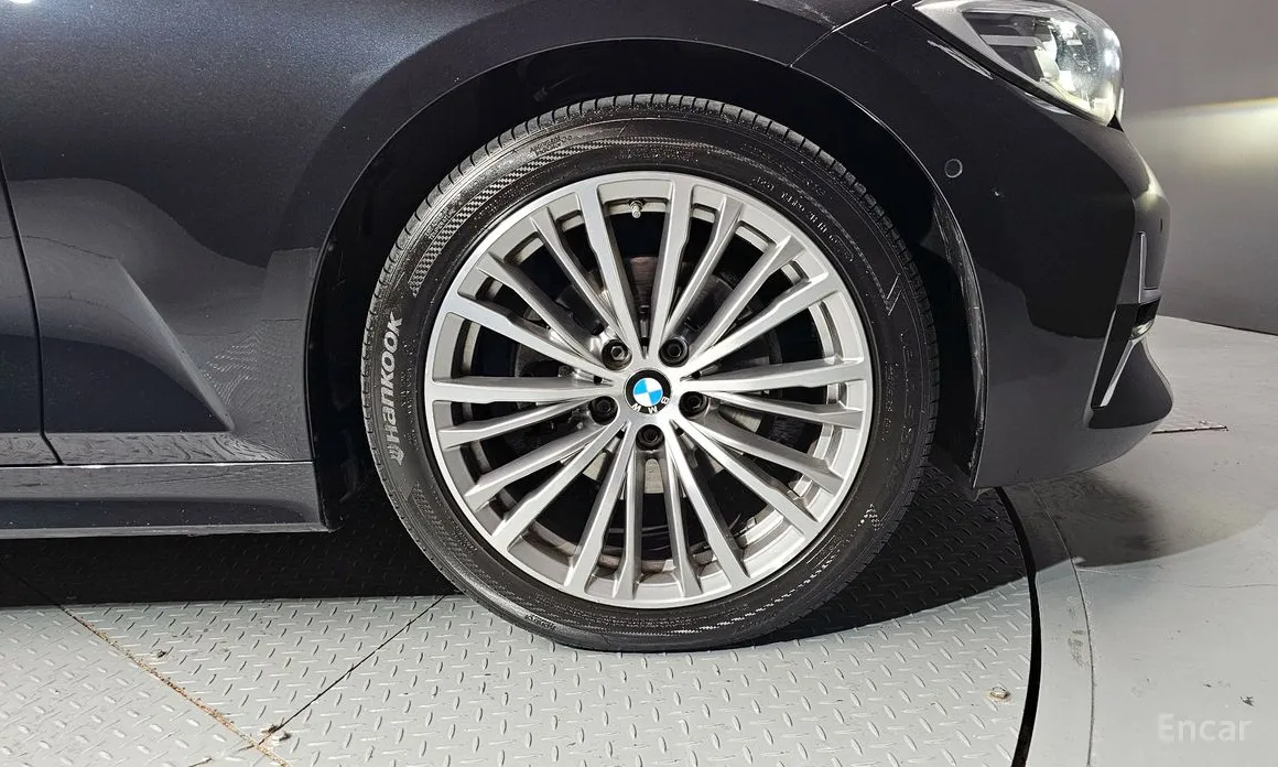 Photo 5 - BMW 3 Series