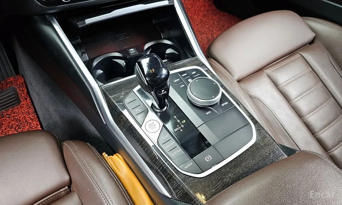 Photo 9 - BMW 3 Series