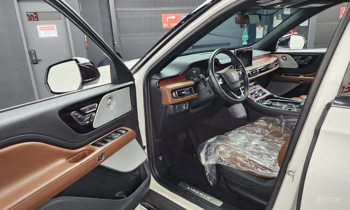 Фото 10 - Lincoln Aviator