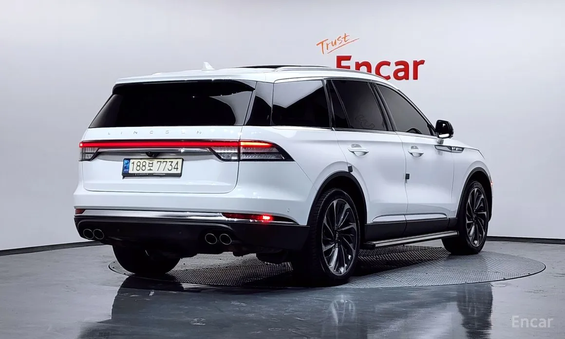 Фото 2 - Lincoln Aviator