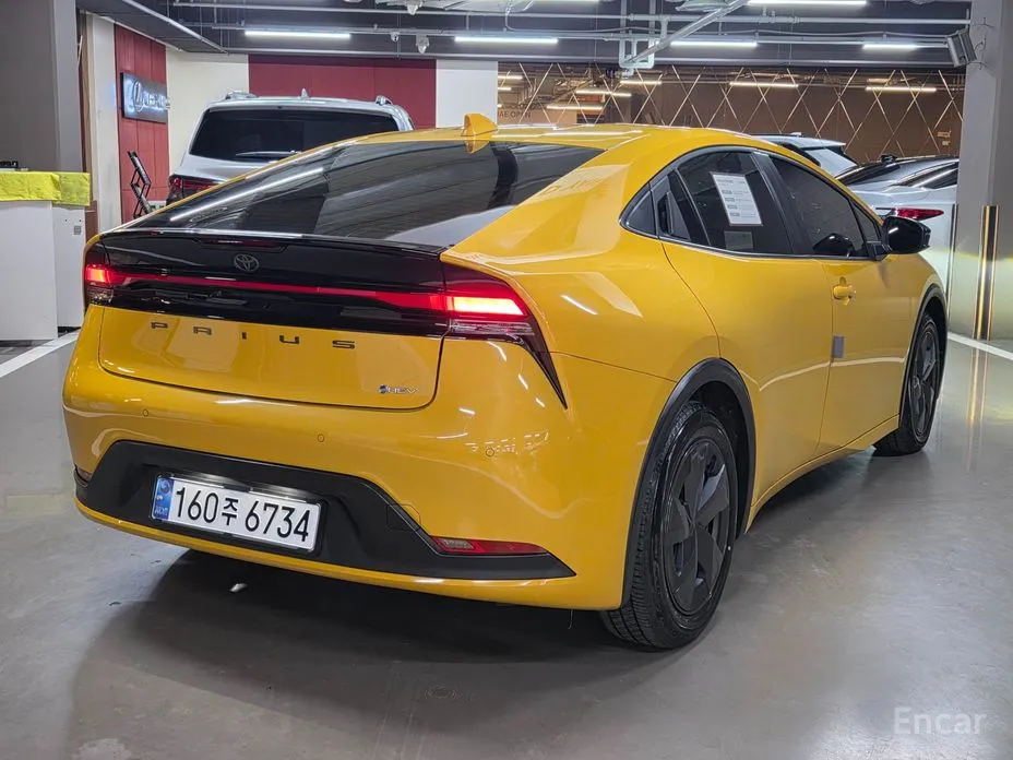 Фото 2 - Toyota Prius