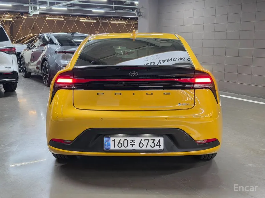 Фото 4 - Toyota Prius