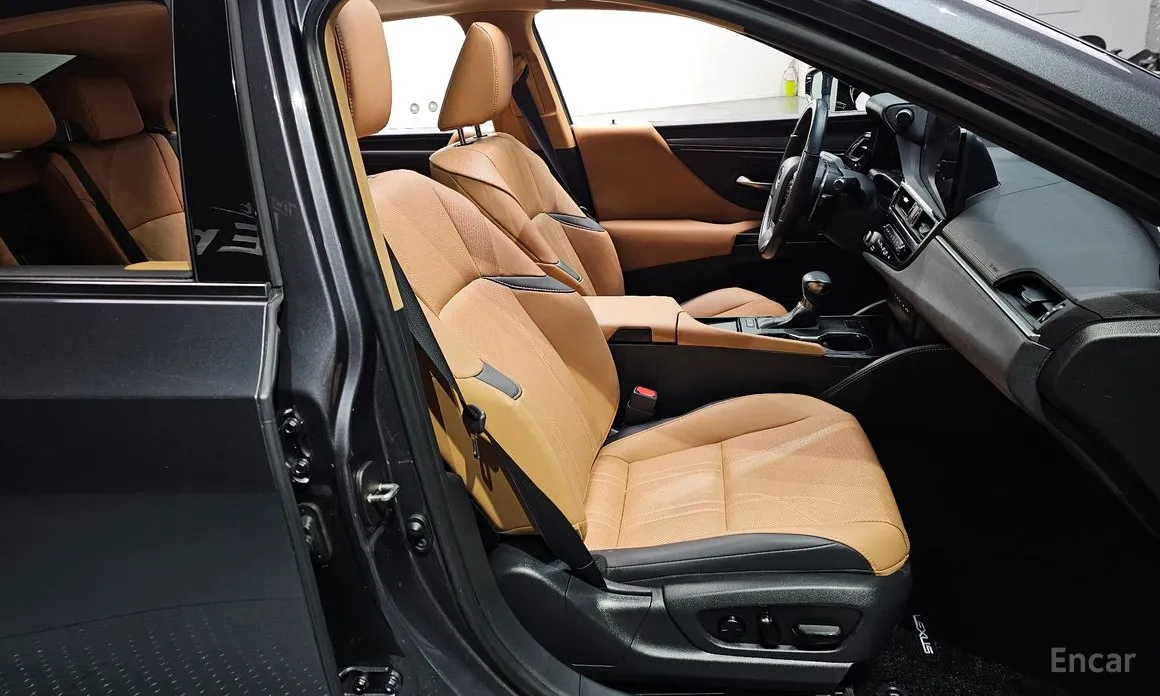 Фото 10 - Lexus ES