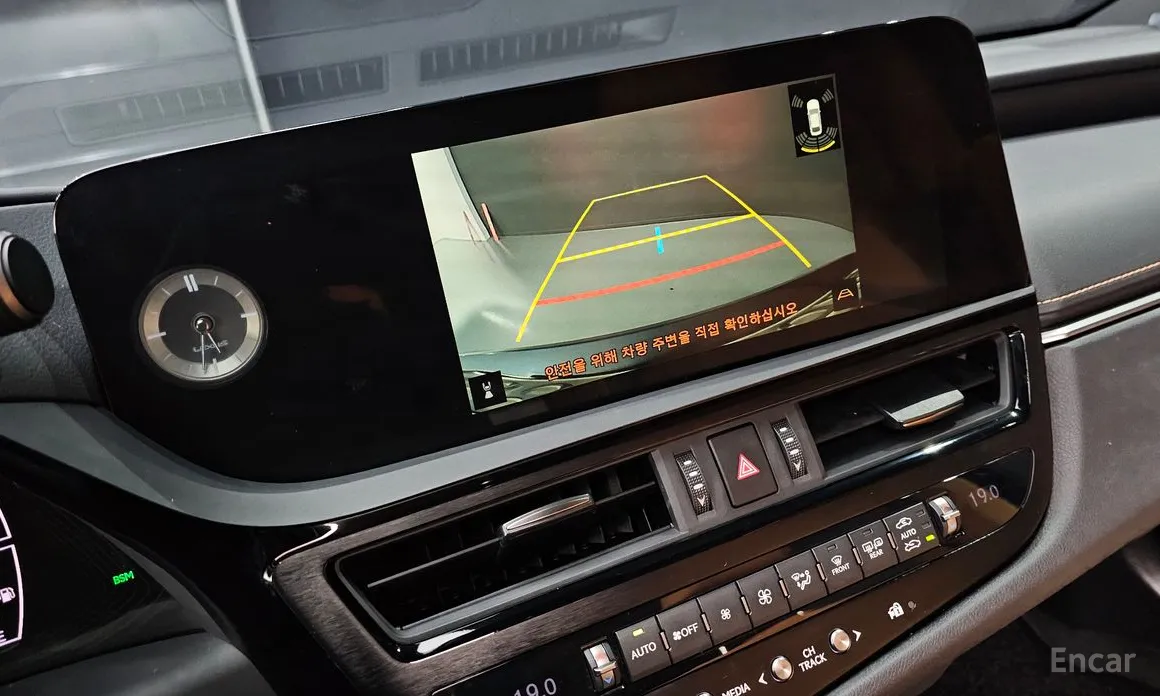 Фото 15 - Lexus ES