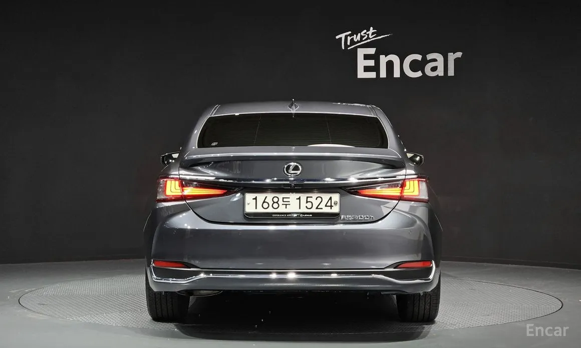 Фото 4 - Lexus ES