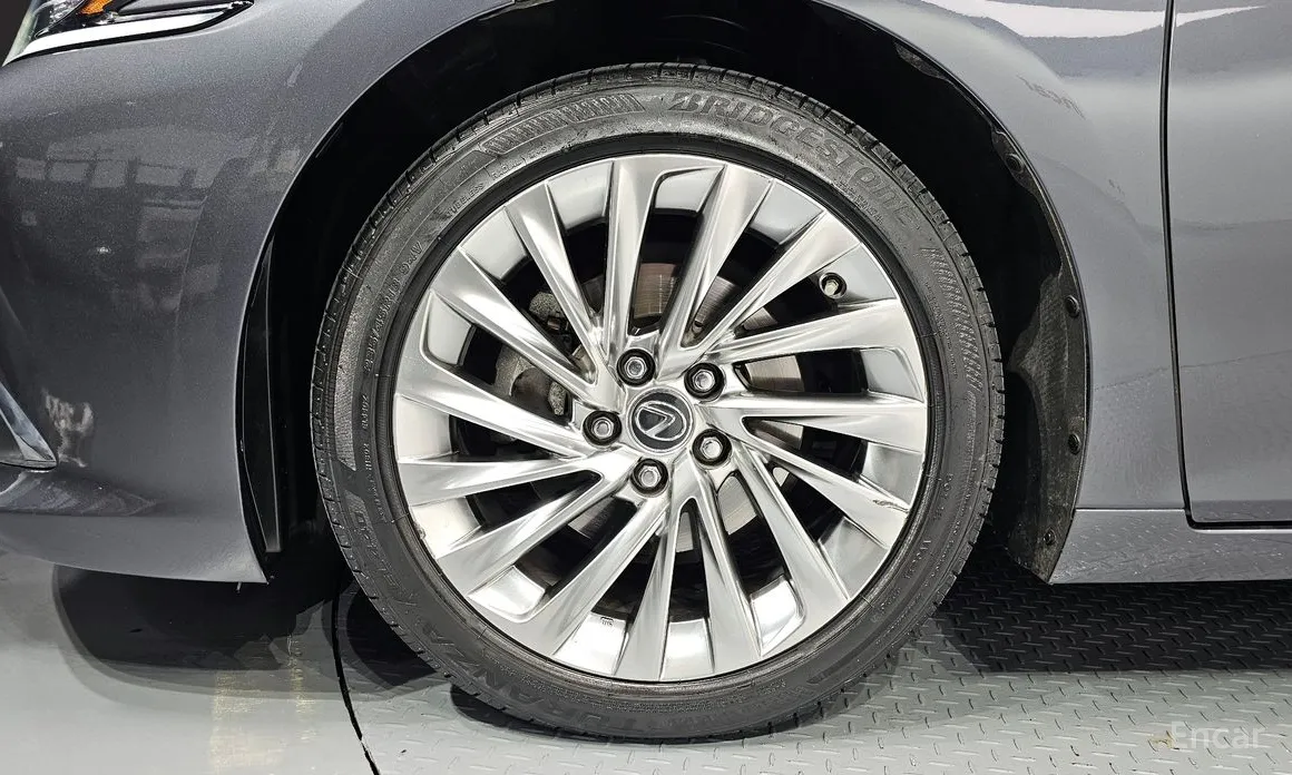 Фото 5 - Lexus ES