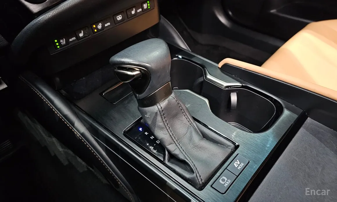 Фото 9 - Lexus ES