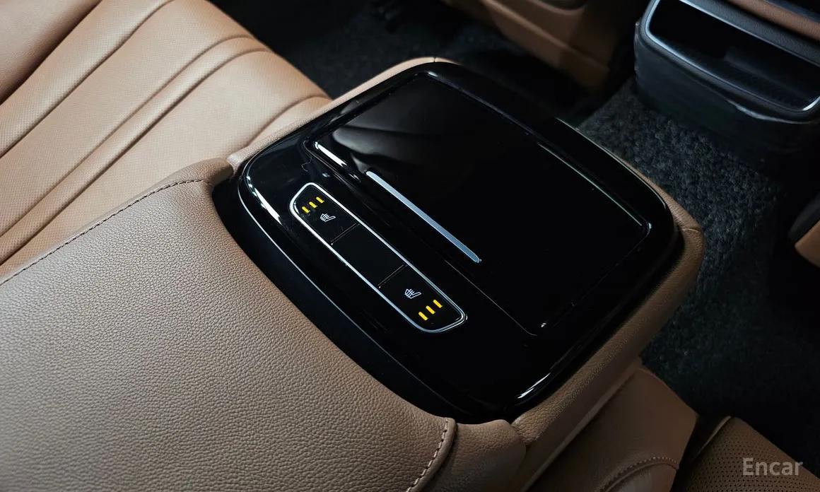 Фото 19 - Genesis G80