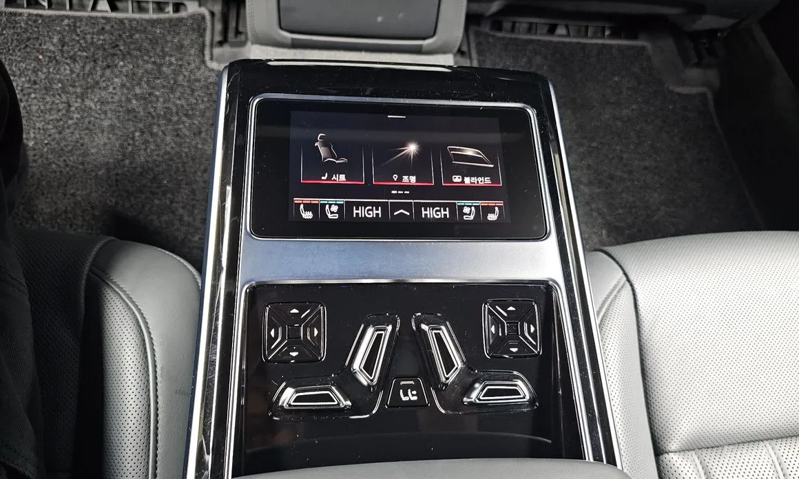 Фото 18 - Audi A8