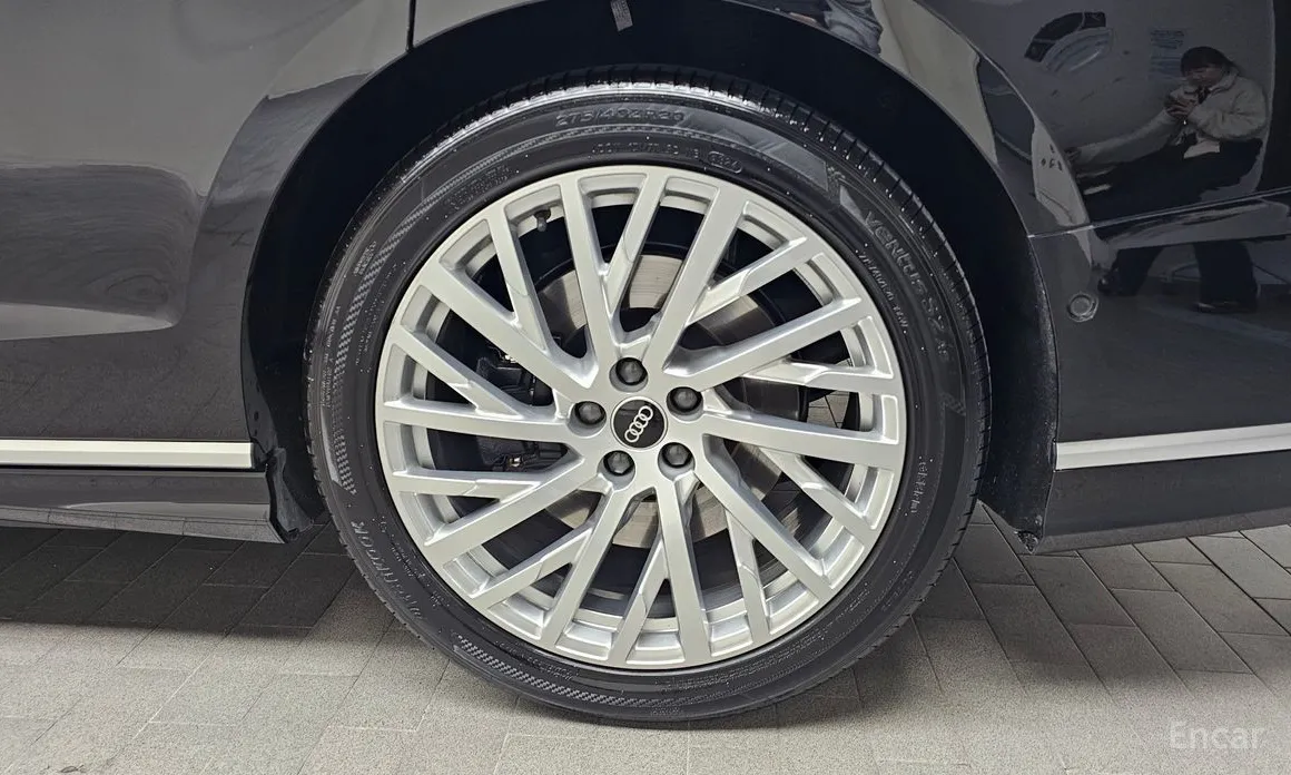 Фото 5 - Audi A8