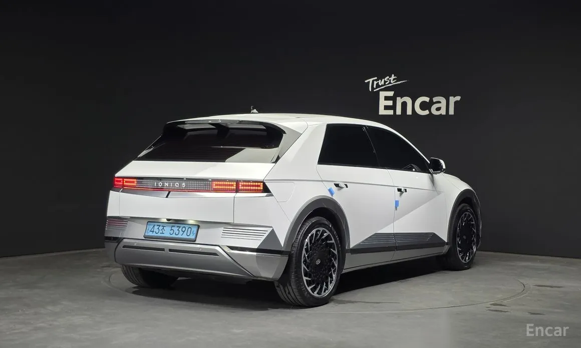 Фото 2 - Hyundai Ioniq 5