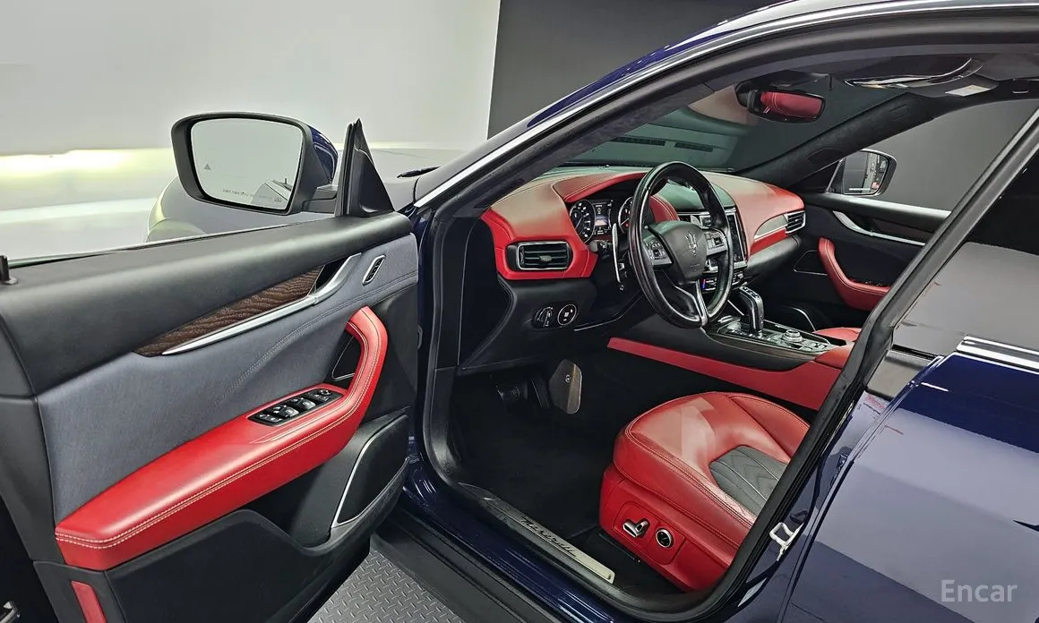 Фото 11 - Maserati Levante